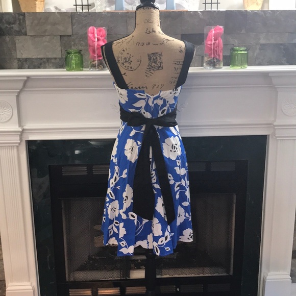 💥FINAL PRICE💥 Blue & White Floral Sundress - Picture 3 of 5